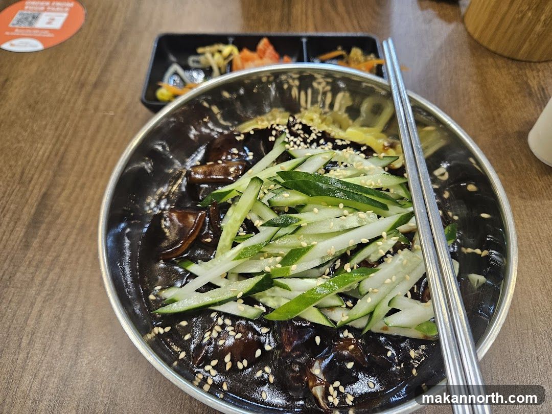 Jajangmyeon with Side Dishes