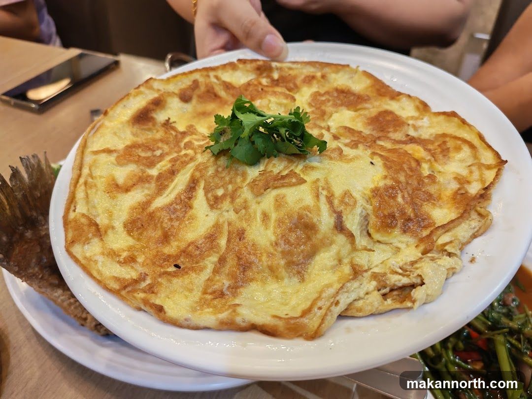 Omelette with Garnish
