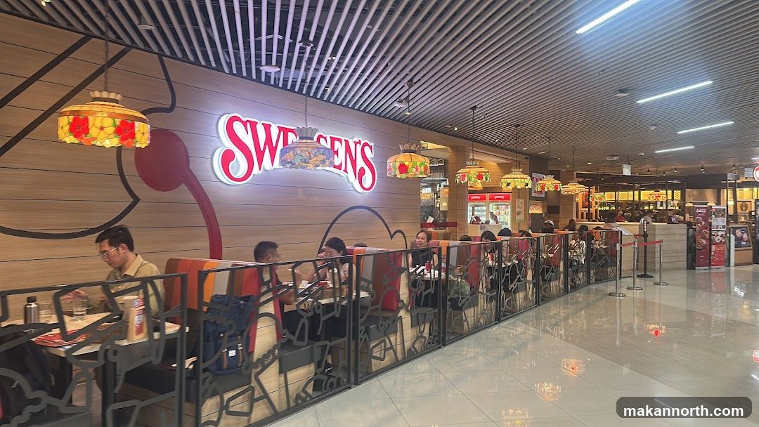 Swensen's Restaurant Interior