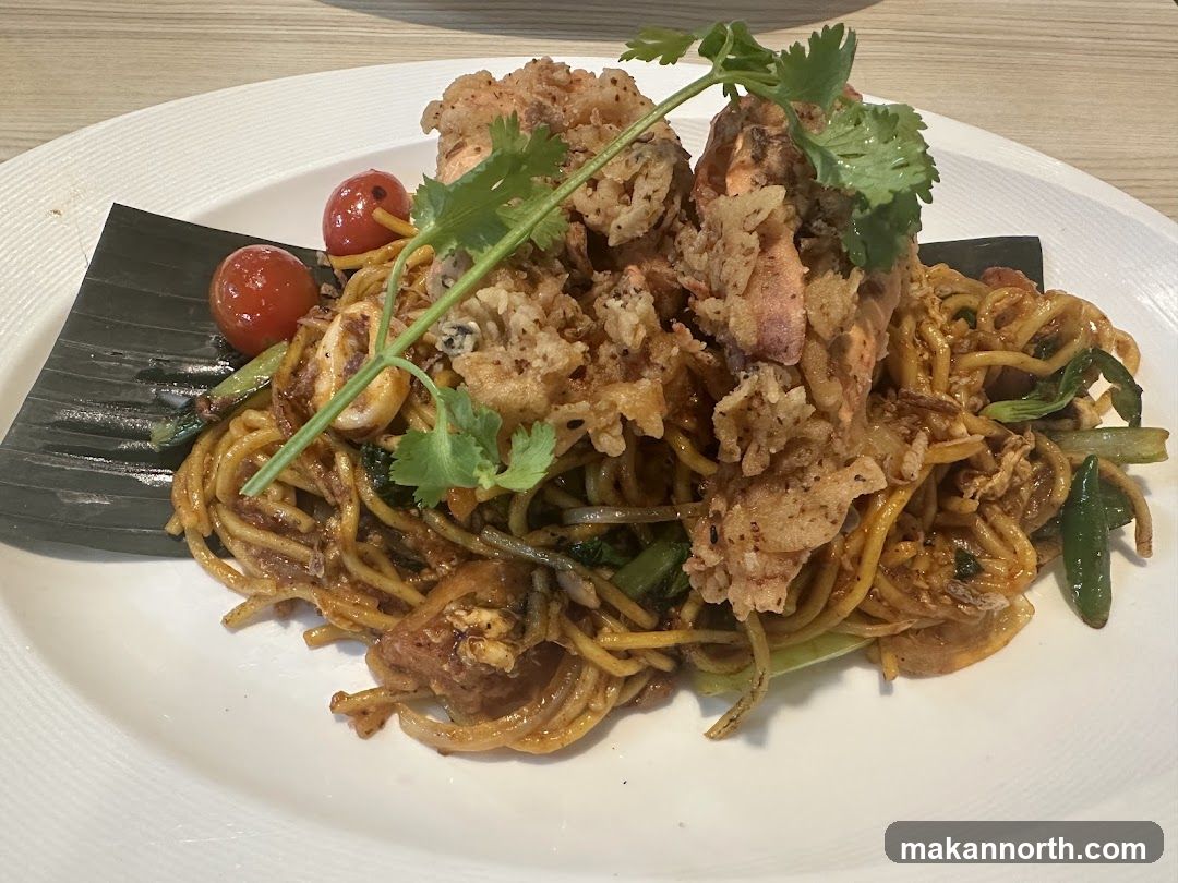 Noodles with Seafood and Cherry Tomatoes