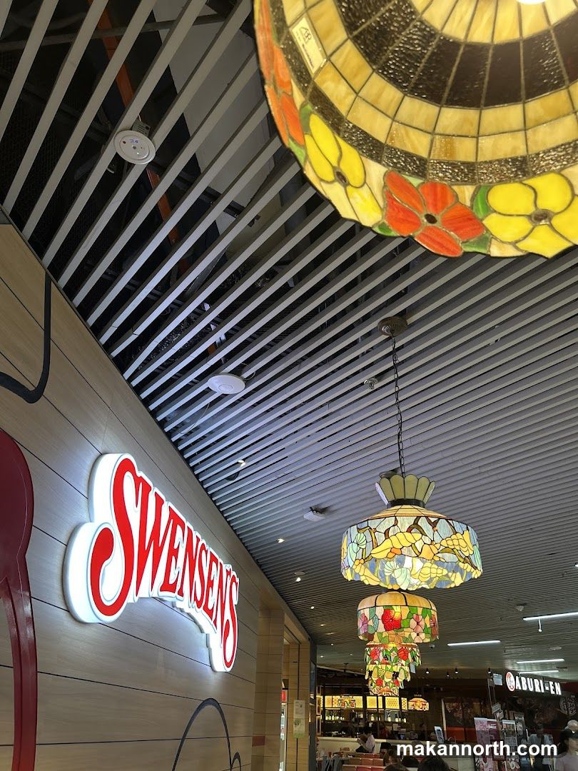 Swensen's Restaurant Interior