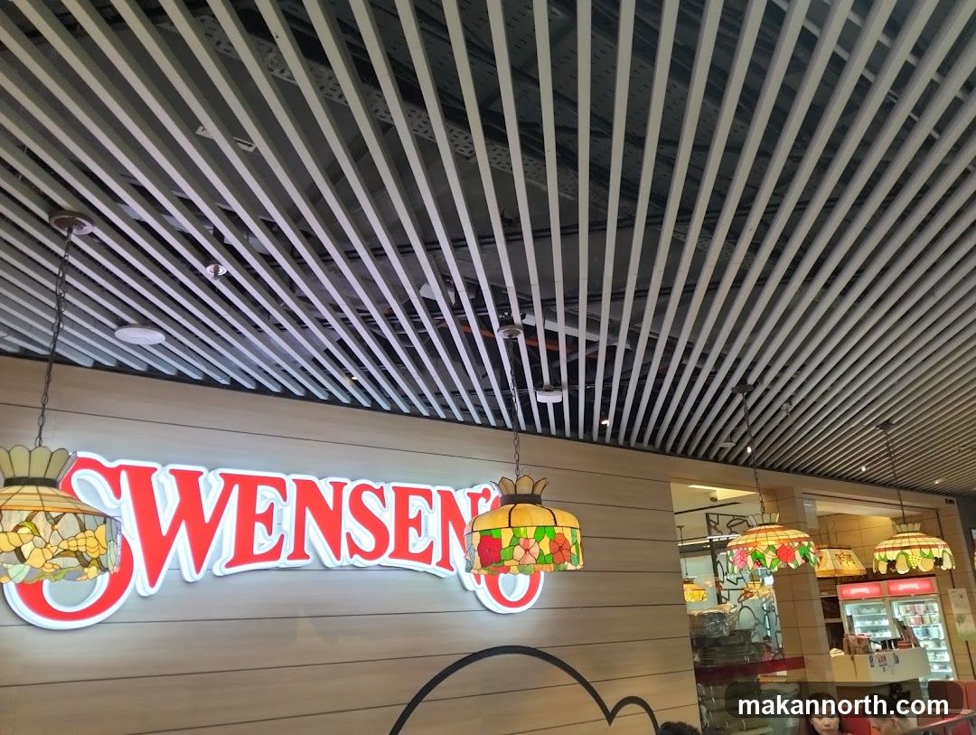 Swensen's Restaurant Interior