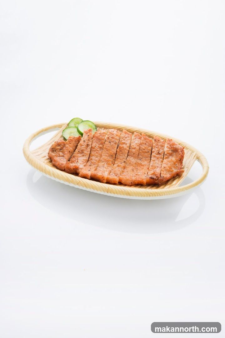 Sliced Grilled Pork with Cucumber Slices