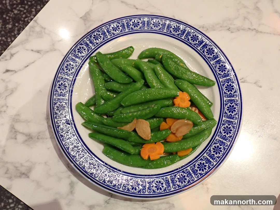 Snow Peas with Carrots and Garlic