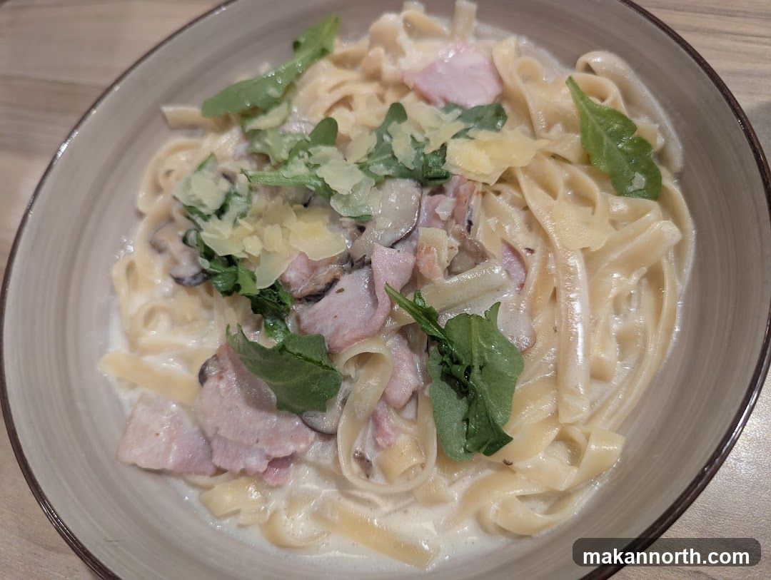 Fettuccine Alfredo with Ham and Mushrooms