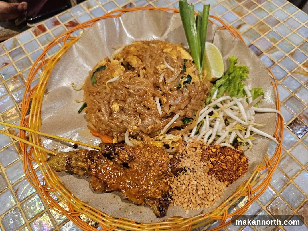 Pad Thai with Satay Skewers