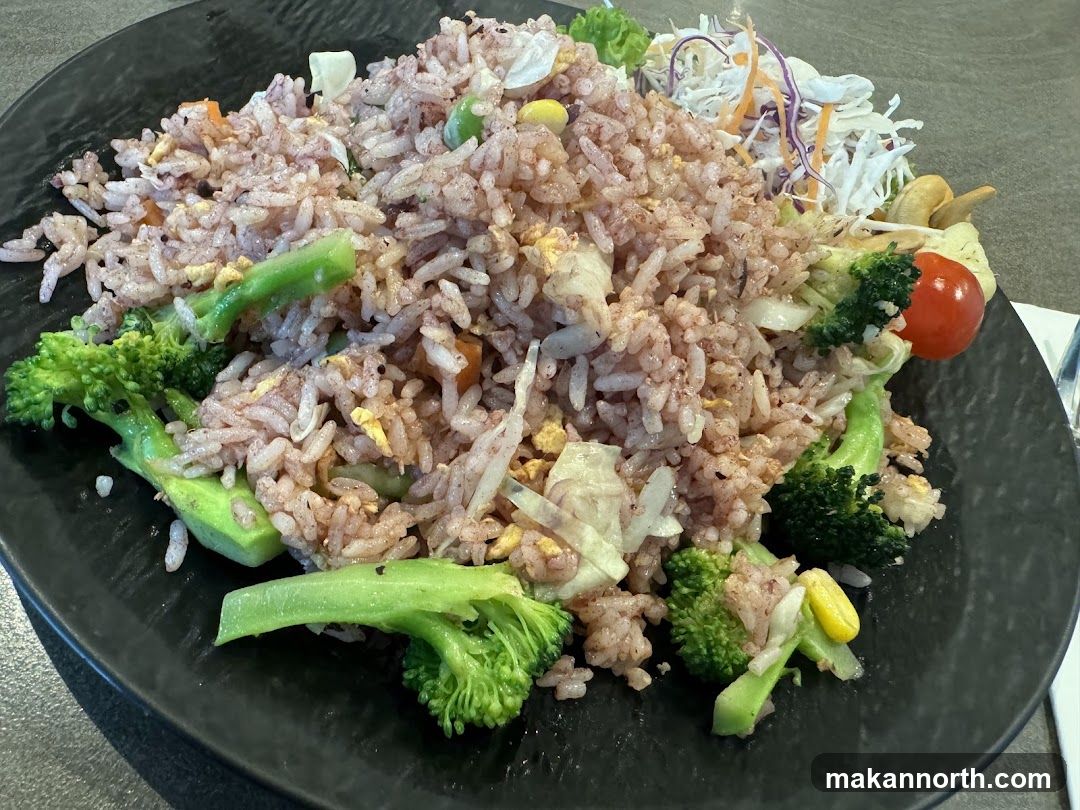 Fried Rice with Broccoli and Cherry Tomato