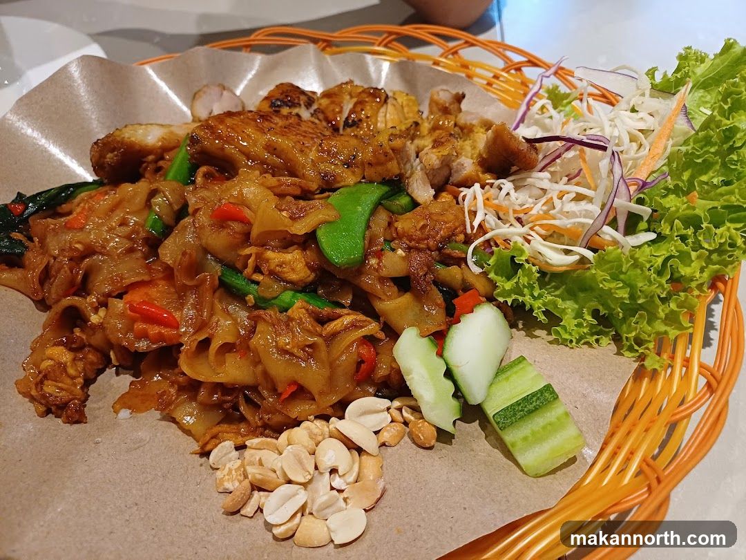 Pad See Ew with Chicken