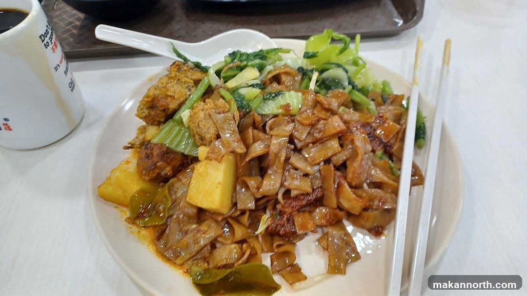 Plate of Noodles with Vegetables and Meat