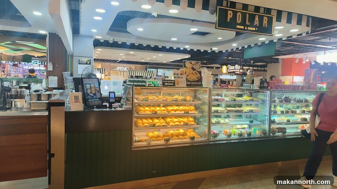 Polar Puffs & Cakes Display