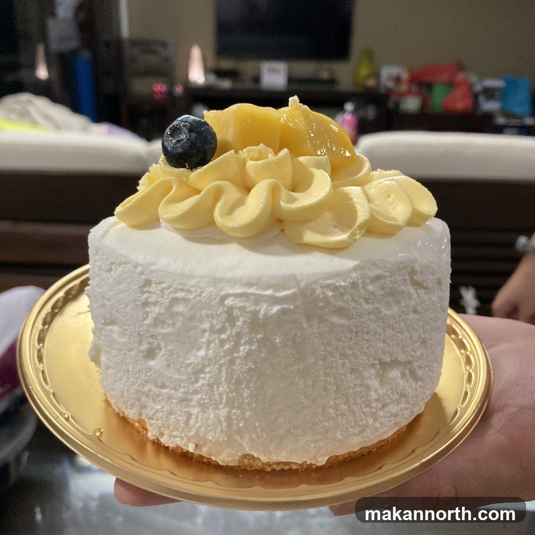 Mini Cake with Fruit Topping