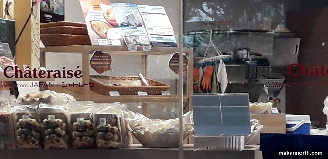 Chateraise Bakery Display