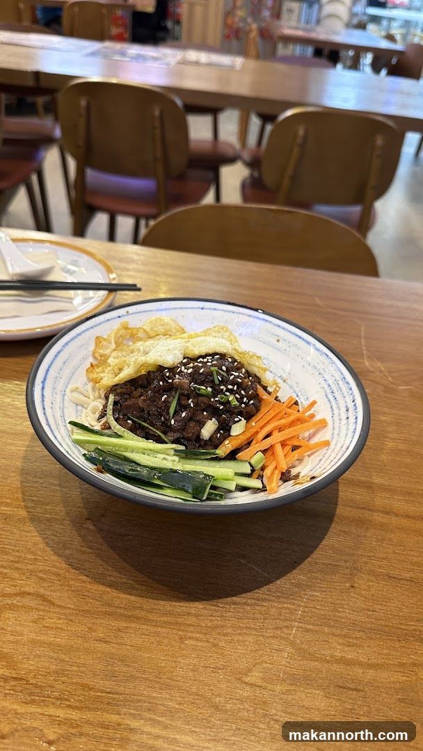 Noodle Dish with Egg and Vegetables