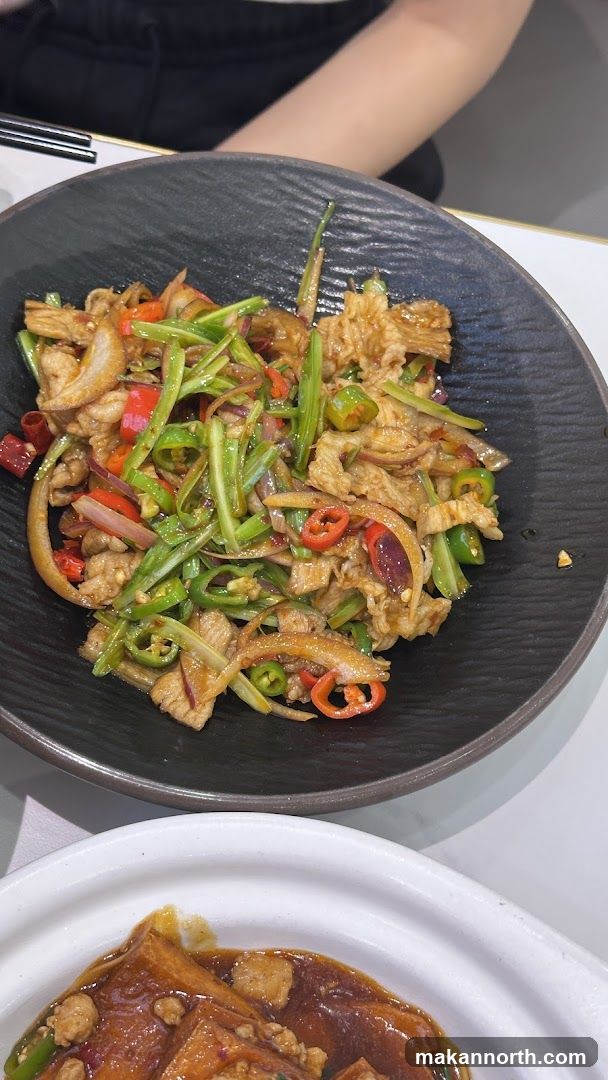 Stir-fried Dish with Peppers and Onions