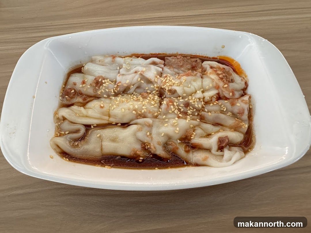 Steamed Rice Rolls with Meat and Sauce