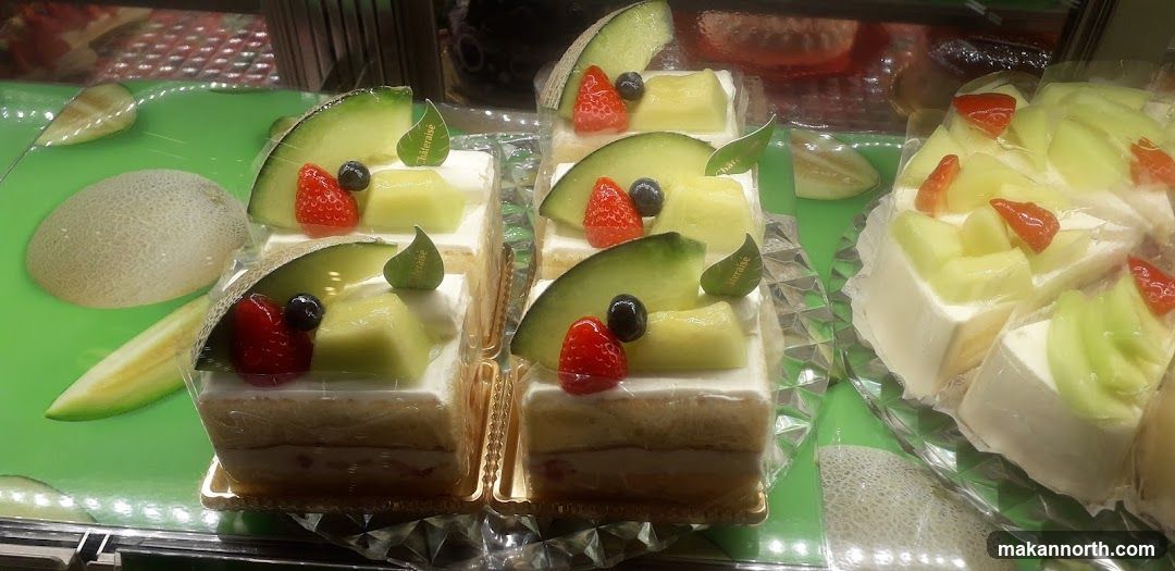 Melon and Strawberry Cakes
