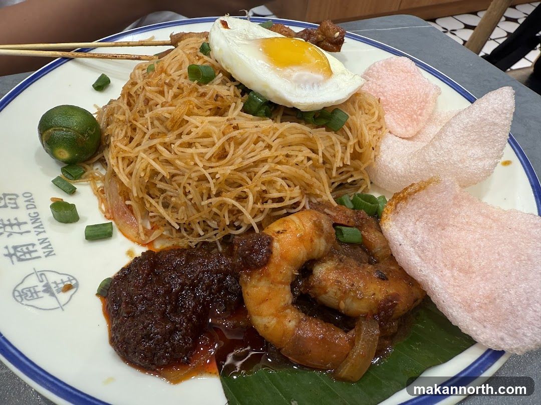 Noodles with Shrimp and Fried Egg