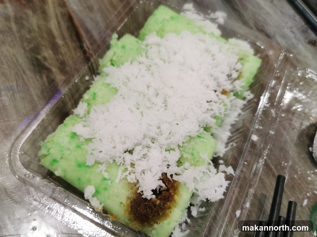 Steamed Rice Cakes with Coconut