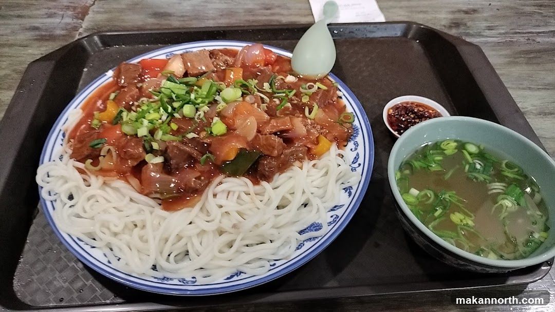 Beef and Noodles with Soup