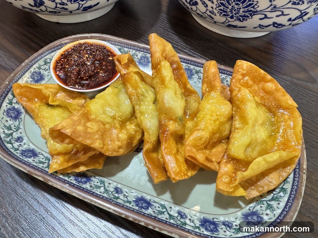 Fried Wontons with Chili Sauce