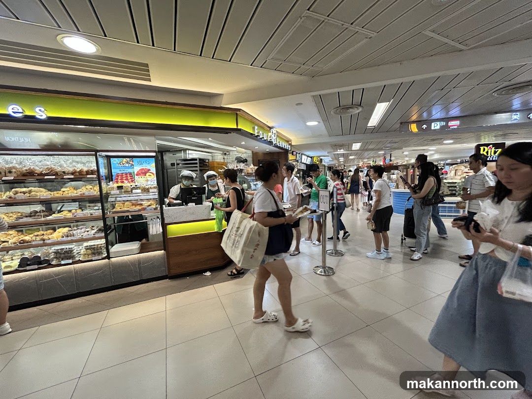 Bakery with Customers