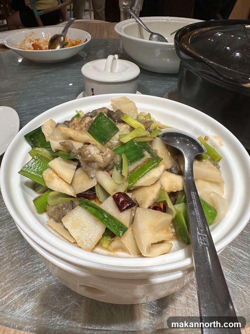 Stir-fried Dish with Scallions and Radish