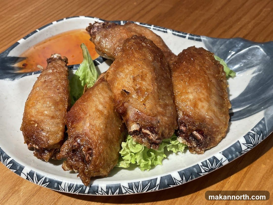 Fried Chicken Wings with Dipping Sauce