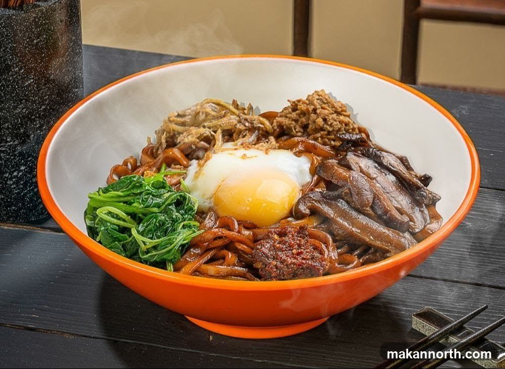 Noodle Bowl with Egg and Vegetables
