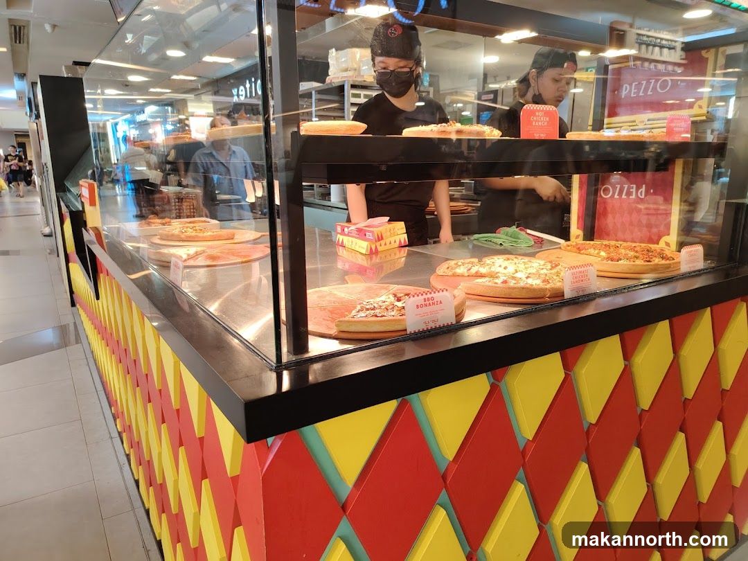Pezzo Pizza Counter