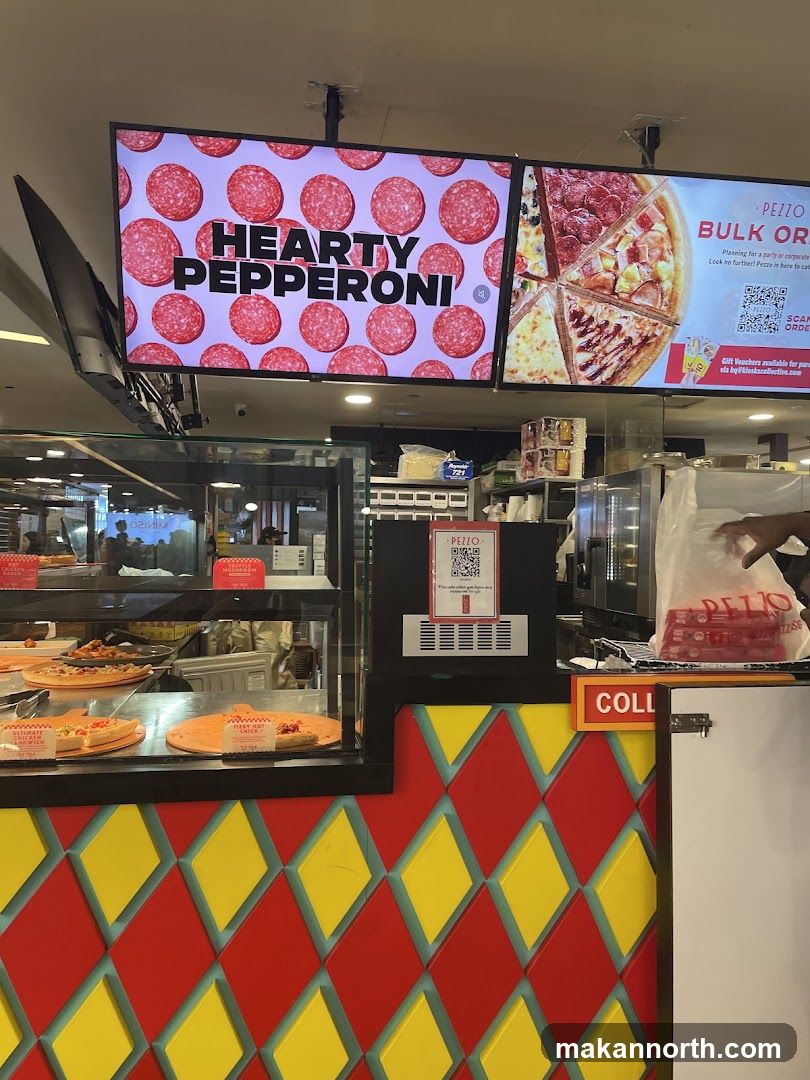 Pizza display and advertisement