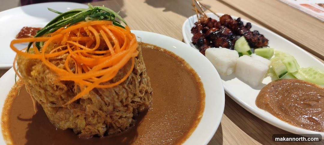 Satay and Fried Dish with Peanut Sauce