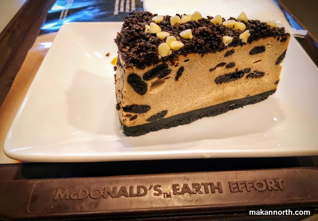 Oreo Cheesecake Slice