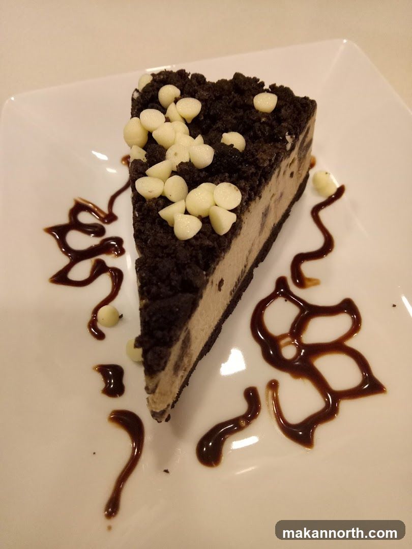 Oreo Cheesecake Slice