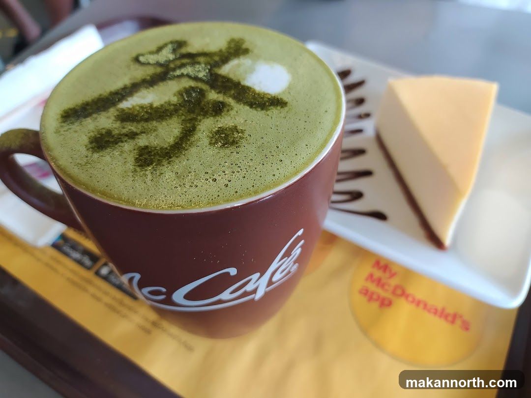 Matcha latte and cheesecake