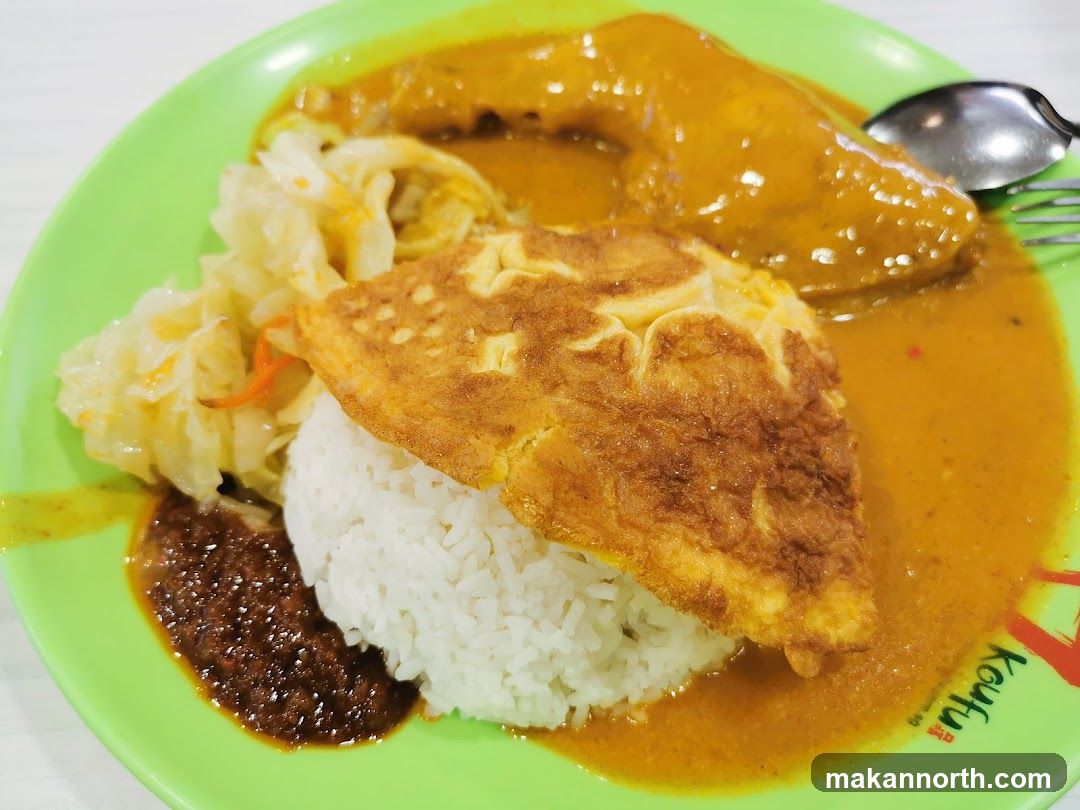 Curry Chicken Rice with Omelette