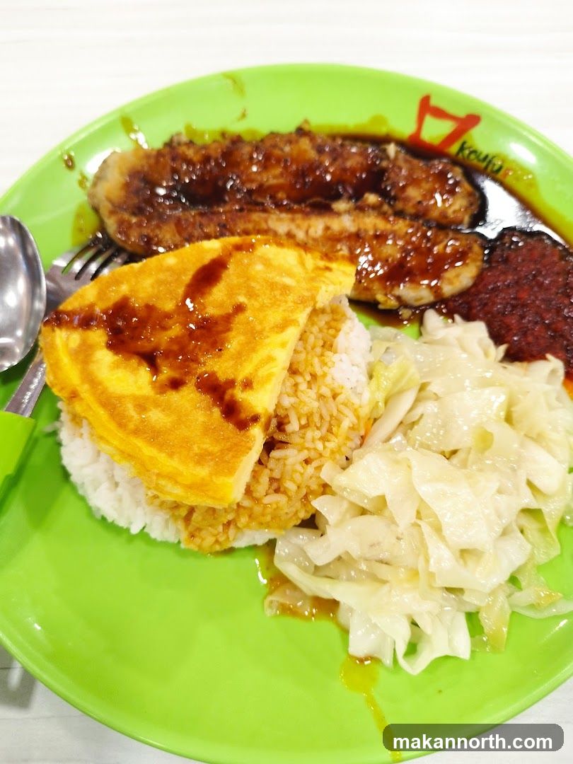 Omelette Rice with Pork and Cabbage