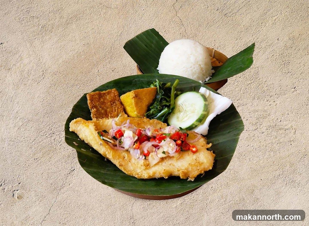 Fried Fish with Rice and Vegetables