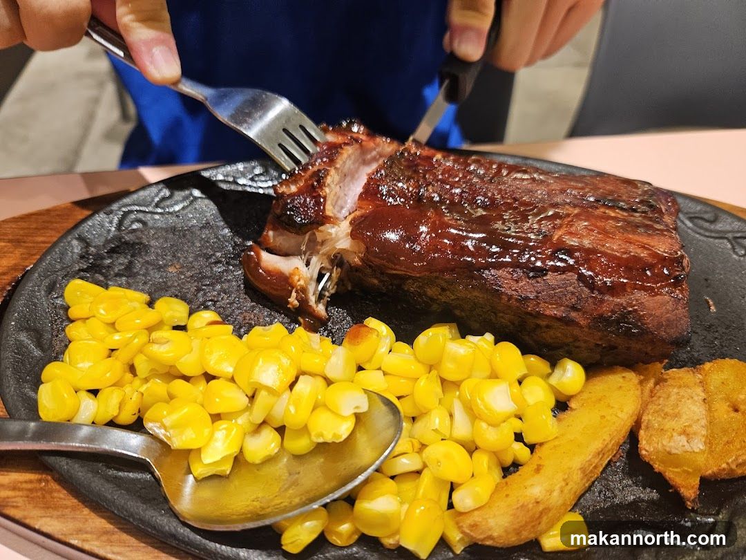 Ribs with Corn and Potato Wedges