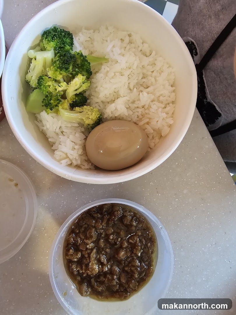 Rice bowl with broccoli and egg