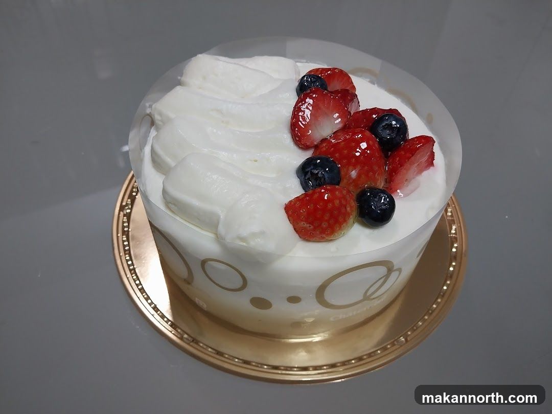 Berry Cream Cake