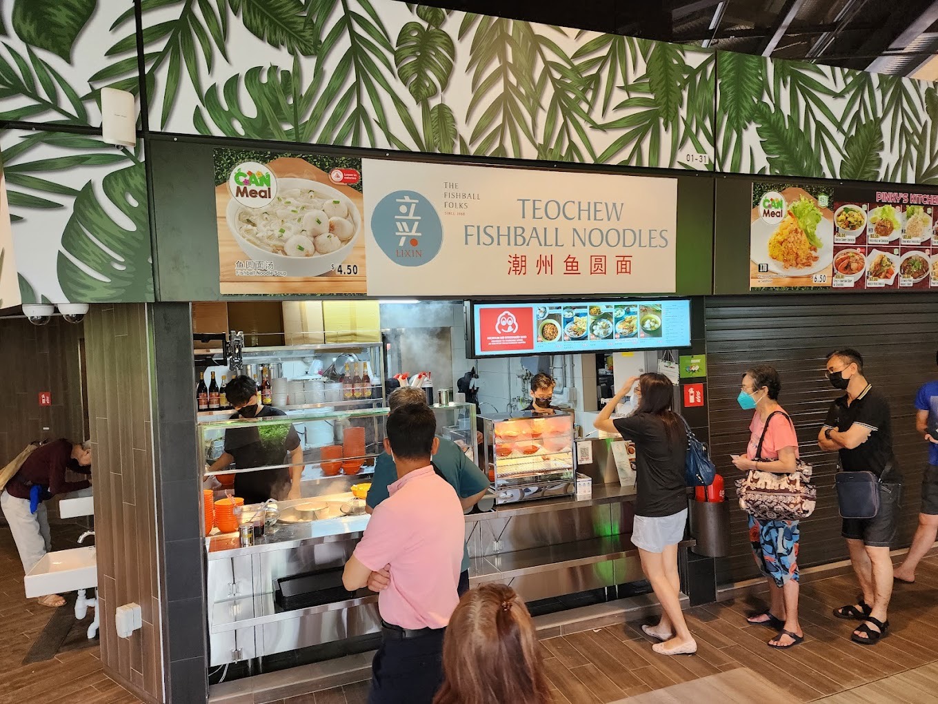 Queue at LiXin Teochew Fishball Noodles, stall 01-31, Bukit Canberra Hawker Centre